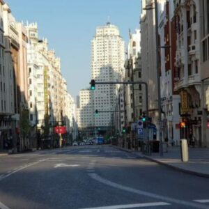 Sanidad estudia aplicar un toque de queda en toda España