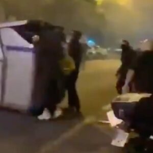 Unos 30 imbéciles provocan altercados contra el estado de alarma en el barrio de Pino Montano