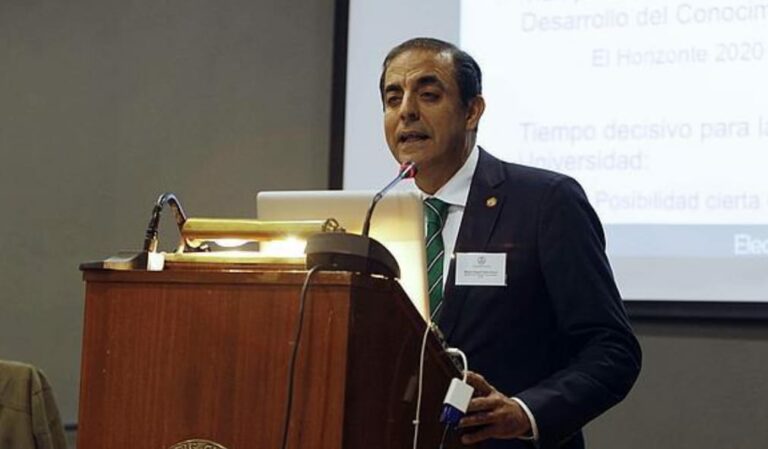 El polémico rector de la Universidad de Sevilla da positivo por coronavirus