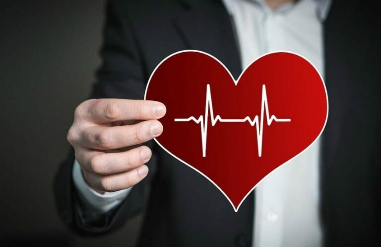 Clínicas esenciales y blogs informativos: la salud que todos merecemos