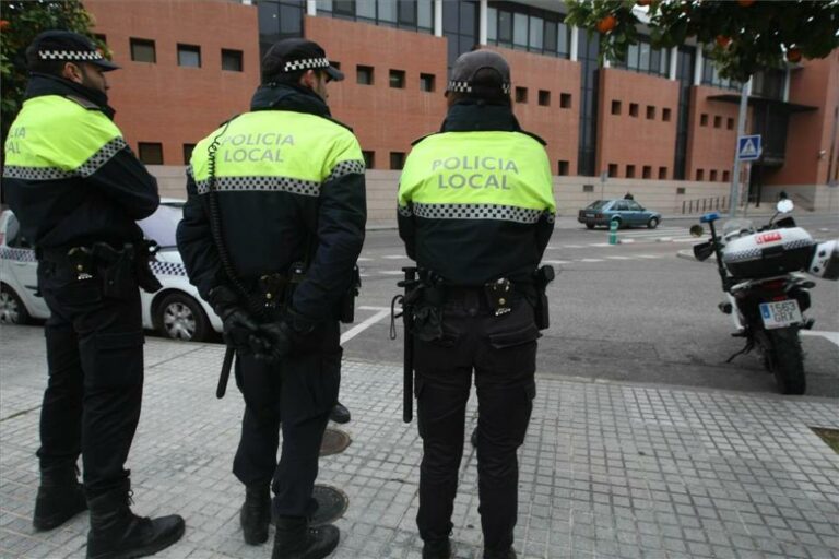 Multan a ocho fachas borrachos que cantaban el Cara al Sol sin mascarilla en Córdoba