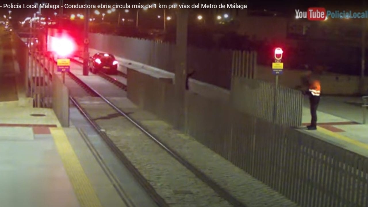 Vídeo: Ciudadana con melopea circula un kilómetro por las vías del metro de Málaga