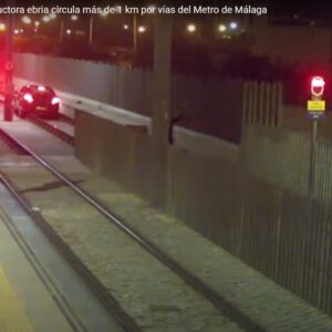 Vídeo: Ciudadana con melopea circula un kilómetro por las vías del metro de Málaga