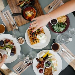 Montando un local de hostelería: encuentra los mejores equipos y recetas