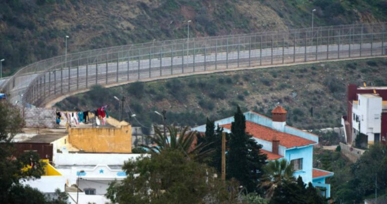 España convoca a la embajadora de Marruecos para exigir explicaciones sobre Ceuta y Melilla