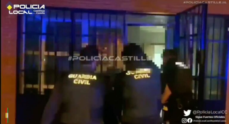 Detienen a un vecino de Castilleja de la Cuesta que amenazaba a viandantes con un hacha