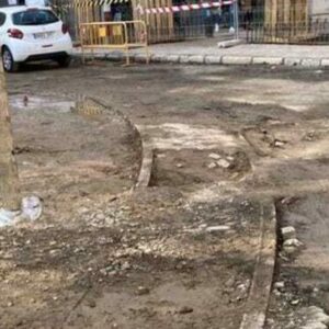 Las obras en la Plaza de la Magdalena sacan a la luz las vías del antiguo tranvía