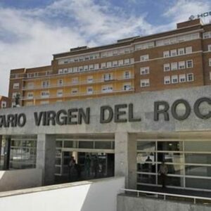 La tercera ola obliga a desalojar la planta de Oncología del Virgen del Rocío