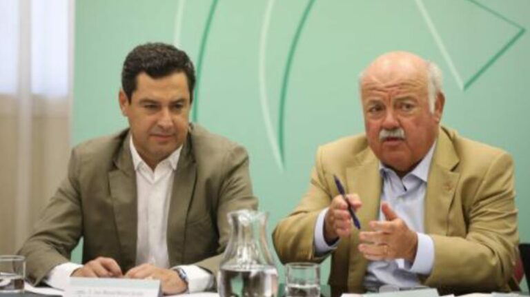 Juanma Moreno estudia cerrar la hostelería para frenar la tercera ola