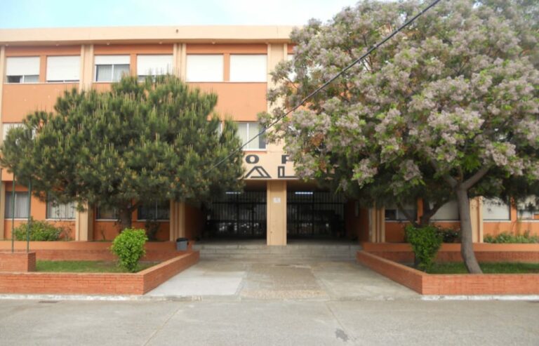 La Junta amenaza con tomar acciones contra los padres que no llevan a sus hijos al colegio