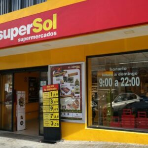 Supersol “premia” el esfuerzo de sus trabajadores durante la pandemia con setenta despidos