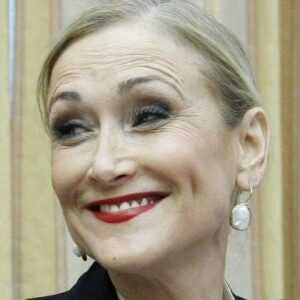 Fiscalía pide tres años y tres meses de prisión para Cifuentes por inducir a falsificar el acta de su máster