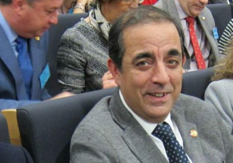 El rector de la US insiste en las propiedades milagrosas de sus instalaciones