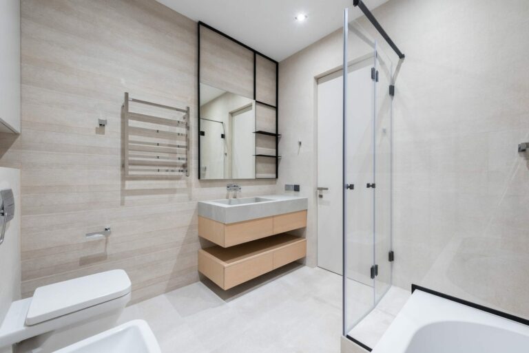 Cuál es la mejor mampara para el baño