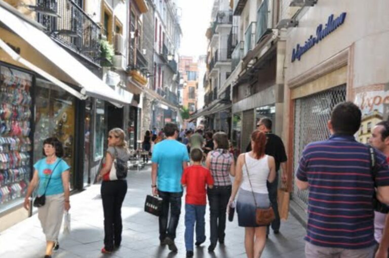 El Ayuntamiento de Sevilla modificará la ordenanza de publicidad para modernizarla