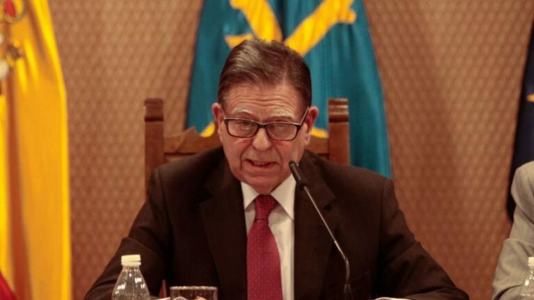 La subida de sueldo de más del 25% a dos asesores del alcalde del PP de Oviedo