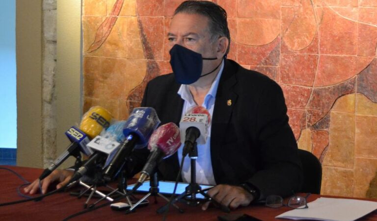 Propuesta de bajada de sueldo de los concejales de Linares tras las protestas ciudadanas