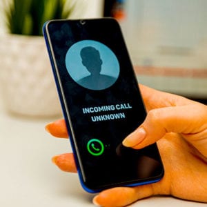 El auge de las compañías telefónicas y llamadas de desconocidos