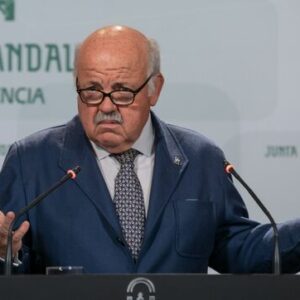 La Junta detiene la administración de AstraZeneca en Andalucía sin aclarar qué pasa con quienes han recibido una dosis