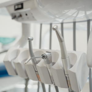 ¿Qué tratamientos ofrecen las clínicas dentales Hernadent?