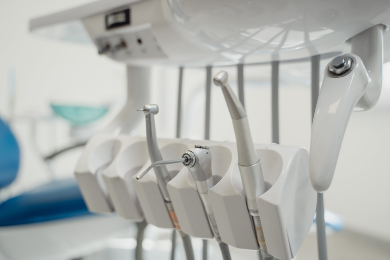 ¿Qué tratamientos ofrecen las clínicas dentales Hernadent?