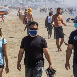 El Gobierno propone mascarilla en la playa sólo si no hay distancia y para pasear