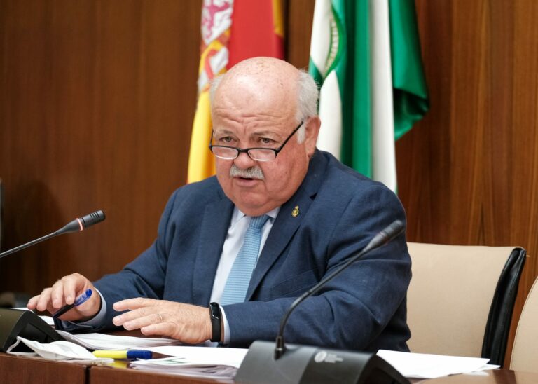 Salud llamará desde la semana que viene a los trabajadores esenciales pendientes de la segunda dosis de AstraZeneca