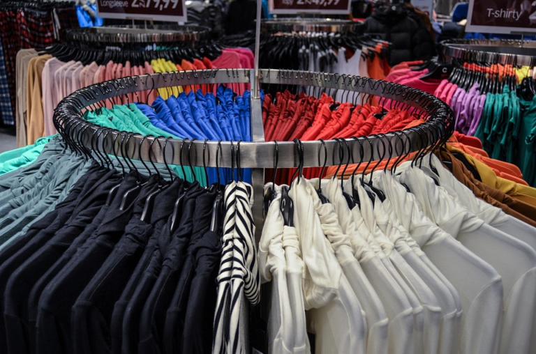 Moda para todas las edades y accesorios que siempre están en tendencia