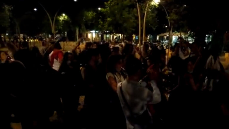 El Ayuntamiento de Sevilla pide a la Junta que adopte medidas para impedir las escenas del fin de semana