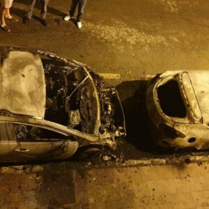 Queman varios vehículos en la barriada Pío XII