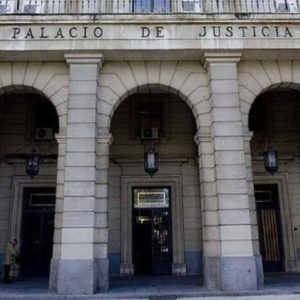 Condenado a 21 meses de cárcel por instar en Facebook a "pegar un tiro" a dirigentes de PP y VOX
