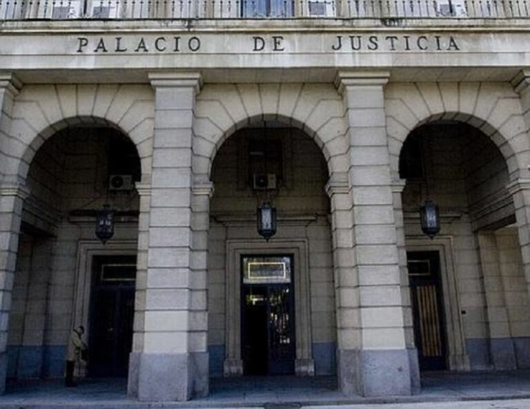 Condenado a 21 meses de cárcel por instar en Facebook a "pegar un tiro" a dirigentes de PP y VOX
