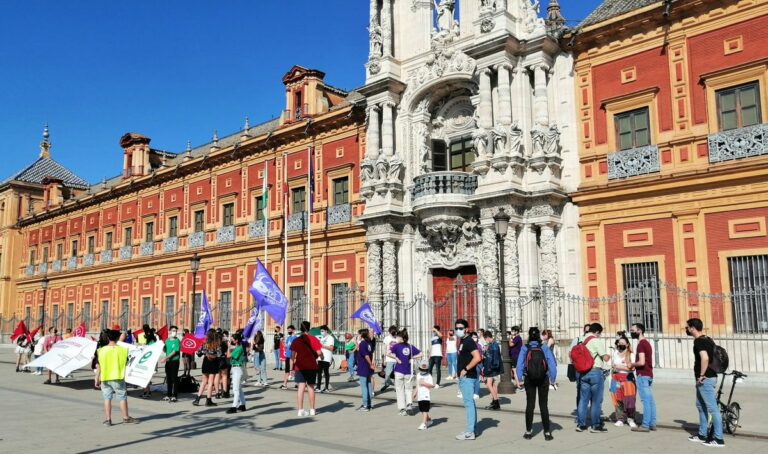 Protesta estudiantil en ciudades de Andalucía por "una educación pública al servicio del trabajador"