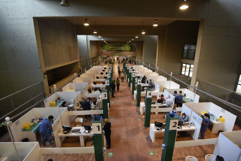 Andalucía conseguirá la inmunidad de grupo en julio con el actual ritmo de vacunación