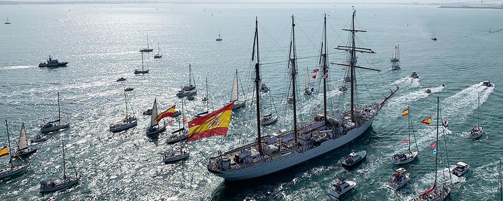 Impresionante recibimiento a 'Elcano' en Cádiz tras dar su undécima vuelta al mundo