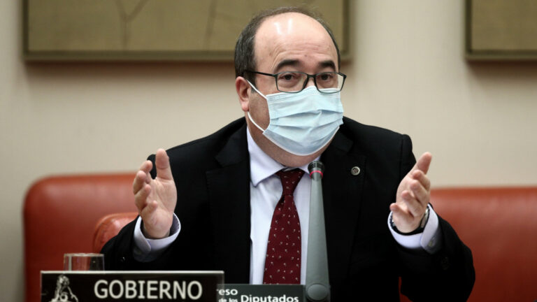 El plan del Gobierno para que las administraciones "absorban" a los interinos y los conviertan en fijos