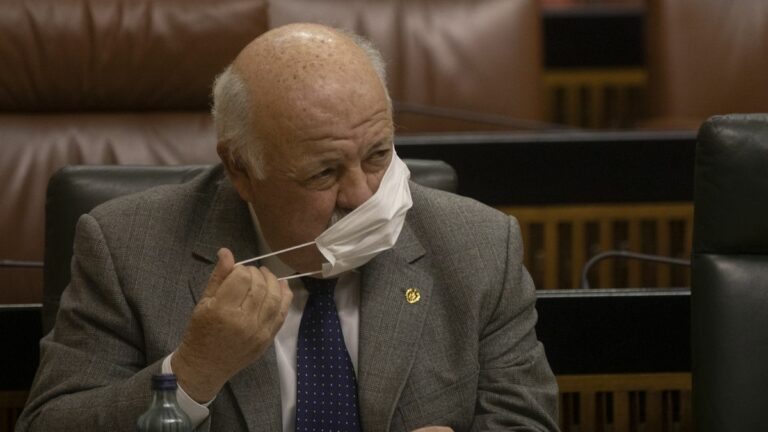 La Junta de Andalucía descarta quitar las mascarillas en julio y apuesta por una desescalada lenta