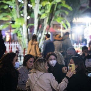 Andalucía permite la hostelería al aire libre hasta la una