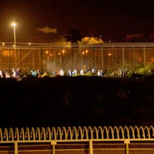 Más de 200 personas migrantes de origen subsahariano saltan la valla de Melilla
