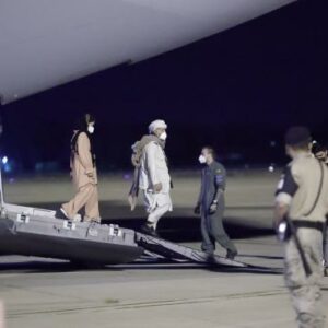 Aterriza el primer A400 con evacuados de Afganistán