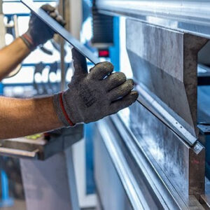 ¿Qué función cumplen los desengrasantes industriales?