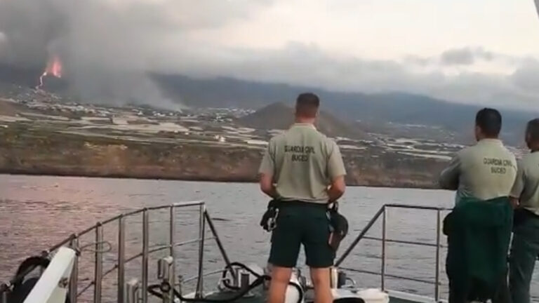 La lava del volcán Cumbre Vieja se encuentra a 1,6 Km de la costa