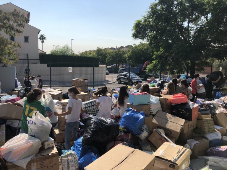 Avalancha de solidaridad con La Palma organizada desde el Instituto Ítaca de Tomares