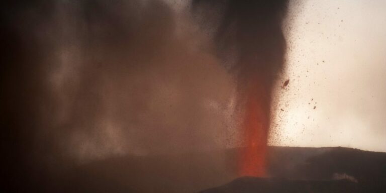 Aemet descarta que la nube tóxica del volcán afecte por el momento a la Península ibérica
