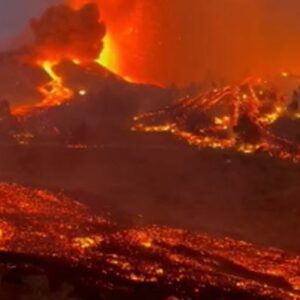 El volcán de La Palma ya se ha "tragado" un centenar de viviendas y ha provocado 5.000 evacuados