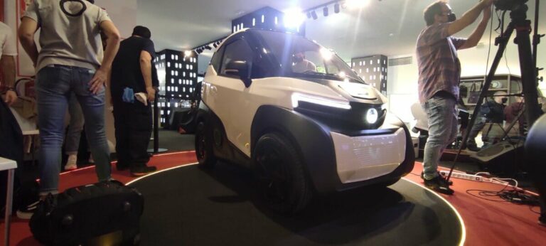 La empresa española Silence presenta su modelo S04 que rivalizará con el Citroën AMI