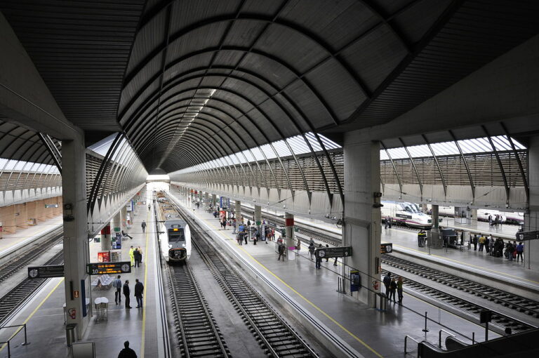 Renfe y el sindicato de maquinistas pactan el fin de la huelga