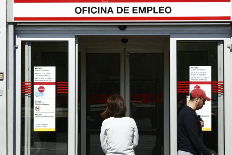 España suma 359.300 empleos y supera los 20 millones de ocupados