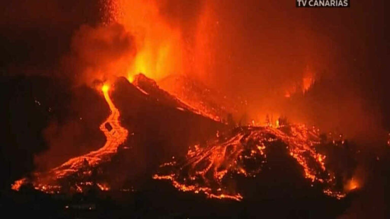 La ruptura del cono del Cumbre Vieja provoca una nueva colada hacia el oeste