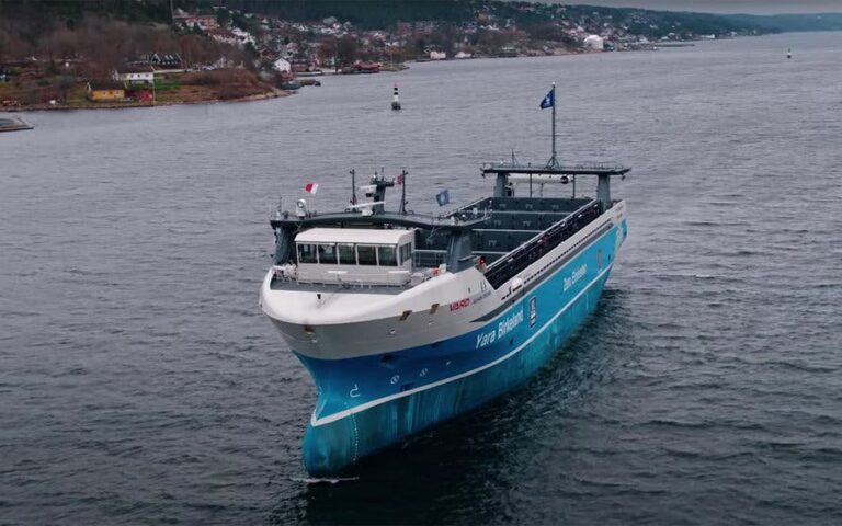 Viaje inaugural del Yara Birkeland, el primer buque portacontenedores completamente eléctrico